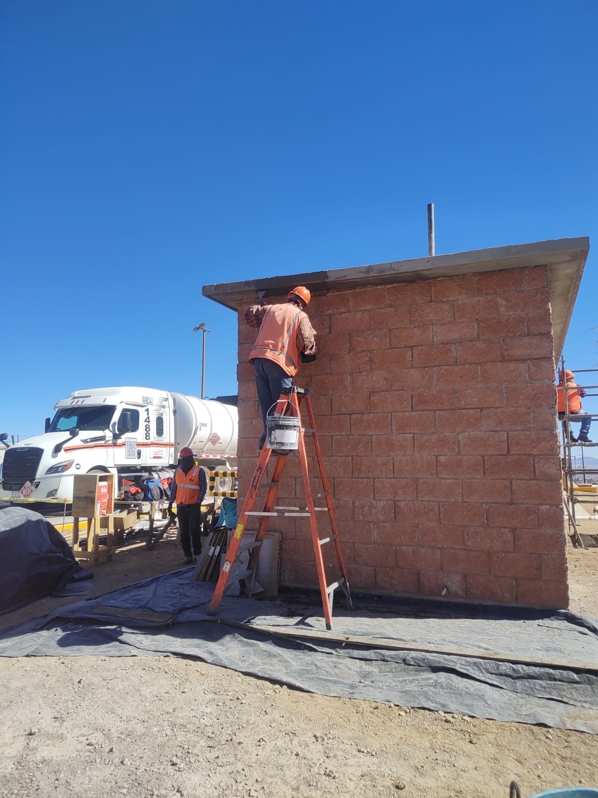 Acabado de muro de block en campo