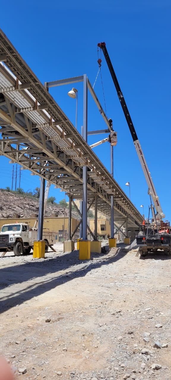 Montaje de pasillo industrial con grúa USTC